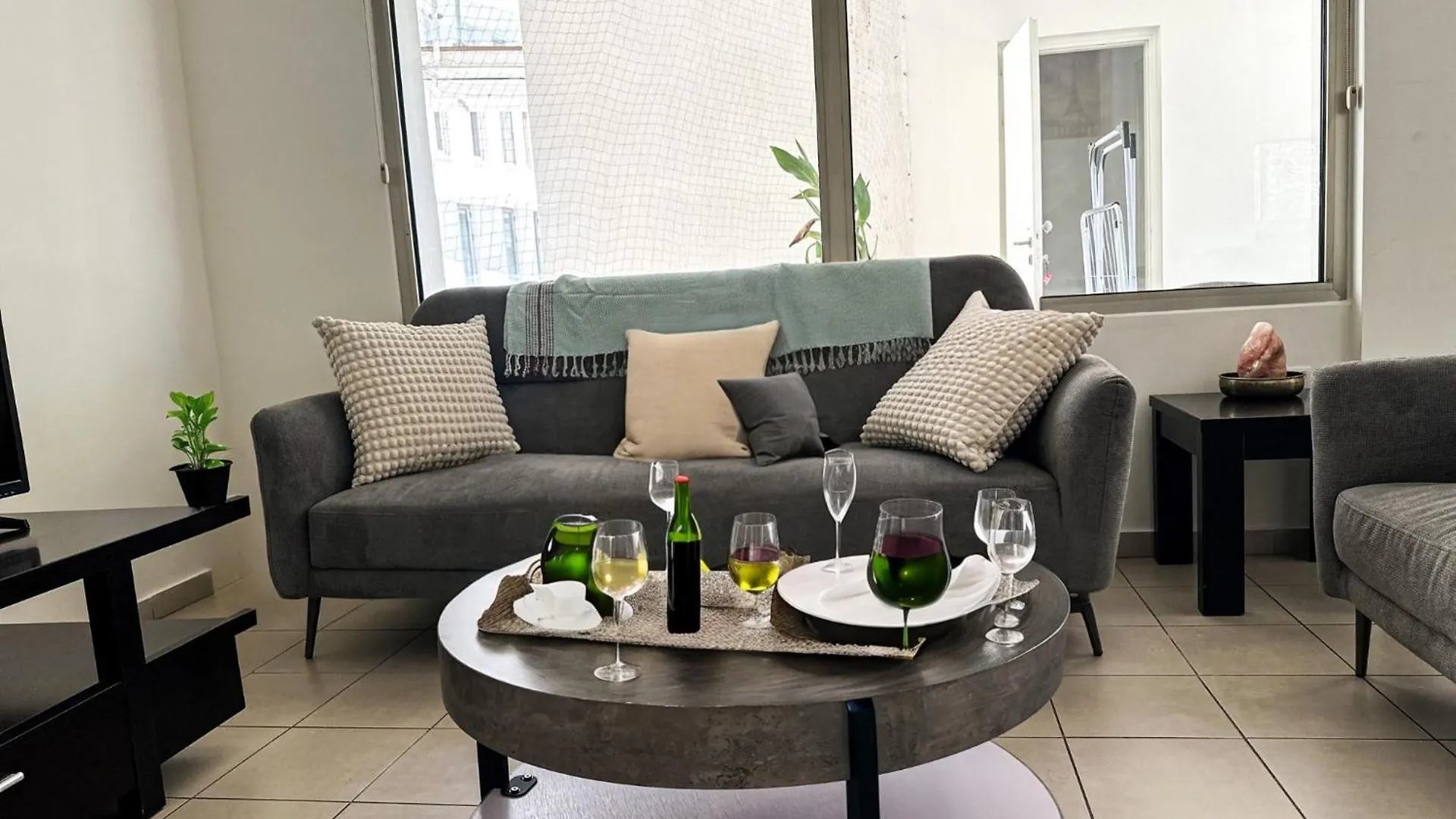 Apartment Modern City Center Apt With Pool Larnaca
